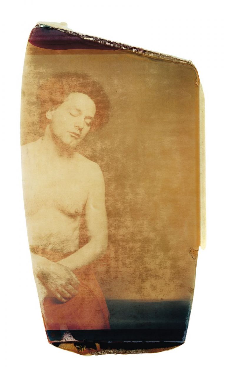 Paolo Gioli, L’annegato (a Hippolyte Bayard), Polaroid 50×60 trasferita su carta da disegno, 70 × 50 cm, 1981. Collezione privata. © Paolo Gioli