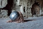 Petra Feriancová, Giove, se la terra fosse 6 cm, 2016, scultura in ferro, diametro cm 71,6, photo Annamaria La Mastra