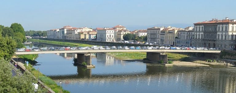 Ponte Amerigo Vespucci, Firenze, veduta da est, 2017. Photo Pufui PcPifpef via Wikipedia (CC BY SA 4.0)