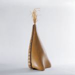 Meret Oppenheim Venus primitive, 1933-62 Painted terracotta, glaced straw, 64 x 26,5 x 20 cm Kunstmuseum Solothurn © Meret Oppenheim / VISDA 2020