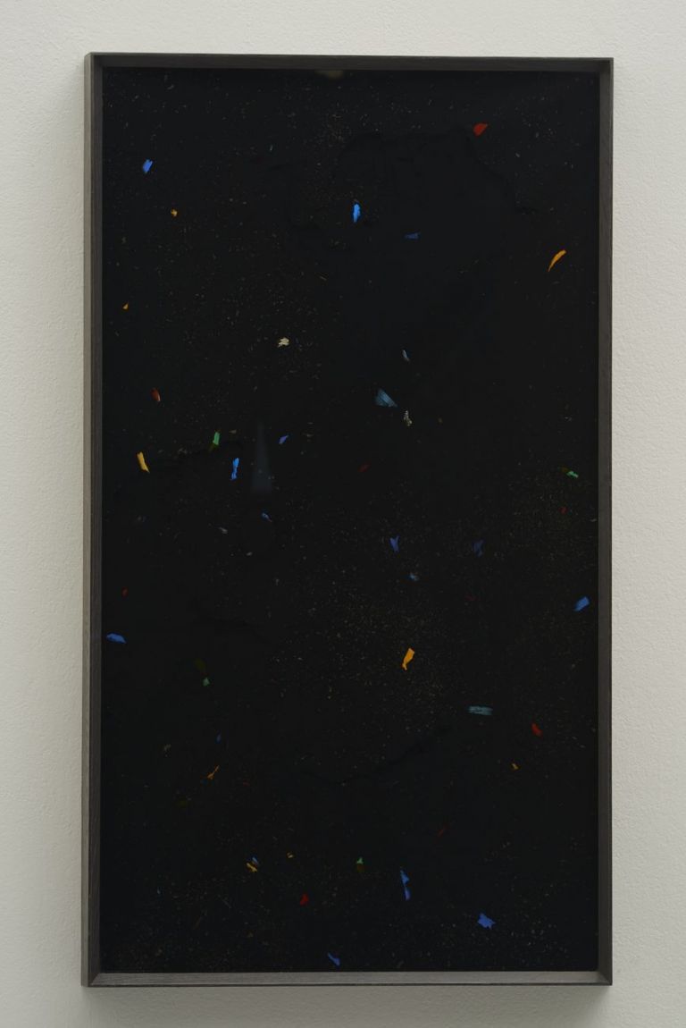 Sophie Ko, Geografia temporale. Il cadere di lontane stelle I, 2020, pigmento puro, cenere d'immagine bruciate, frammenti di farfalle, 93,5x53,5 cm. Courtesy Galleria de’ Foscherari, Bologna