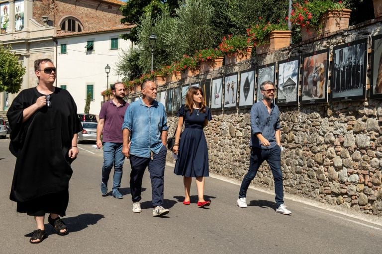 Visita ad ArtInsolite con i curatori, Lajatico 2020. Photo Stefano Marinari