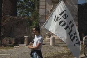 Al Mattatoio di Roma le installazioni di Luke Jerram e Voldemārs Johansons. Le immagini e il video