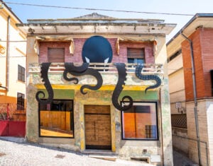Mondolfo Galleria senza Soffitto: fotografia e street art per raccontare la memoria di un paese