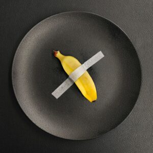 Chef Terry Giacomello realizza piatto ispirato alla banana di Maurizio Cattelan