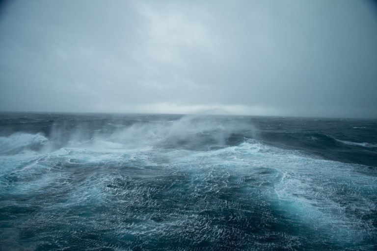 Enrique Ramirez, Océan 33°02'47S 52°04'00”N, video, 2013