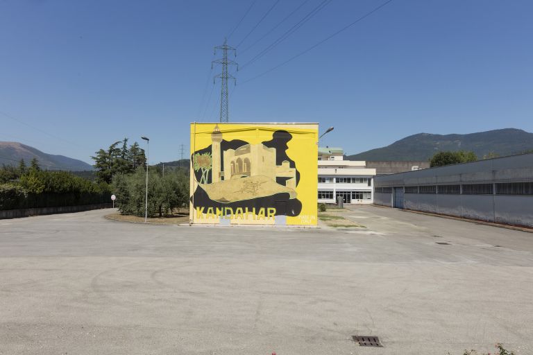 Flavio Favelli, Made In Italy, 2020, acrilico su muro cm 950x1200. Foto Serge Domingie © Flavio Favelli