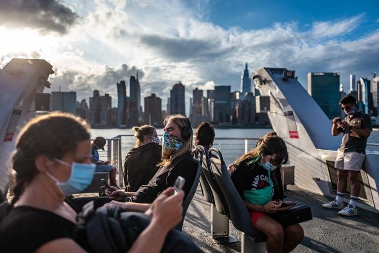 Francesca Magnani, People checking their phones, 34th Street, East River Route, September 1 2020