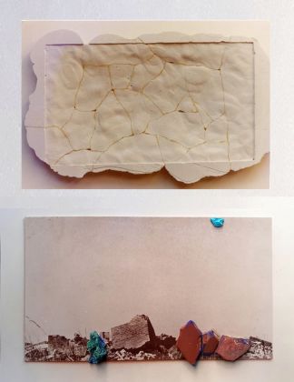 Franco Guerzoni, Riflessione del giorno, 11.05. Archeologia, 1973, gessi colorati su stampa cromogenica, 18x28,5 cm © Franco Guerzoni