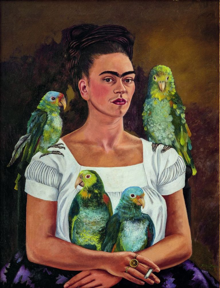 Frida Kahlo, Me and My Parrots, 1941. Collezione privata © 2020 Banco de México Diego Rivera Frida Kahlo Museums Trust, Mexico, D.F. Artists Rights Society (ARS), New York