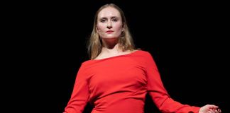 Jan Fabre & Ruggero Cappuccio, Resurrexit Cassandra. Performer Stella Höttler. Napoli Teatro Festival Italia 2020. Photo Wonge Bergmann