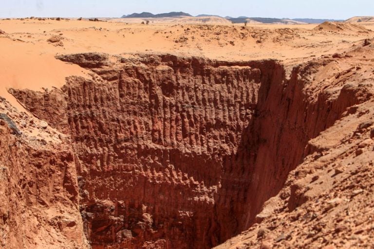 La voragine che ha inghiottito il sito di Jabal Maragha. Photo Ebrahim HamidAFPGetty Images