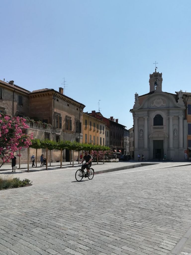 Laboratorio di Architettura, Piazza Roversi. Courtesy Rigenera 2020