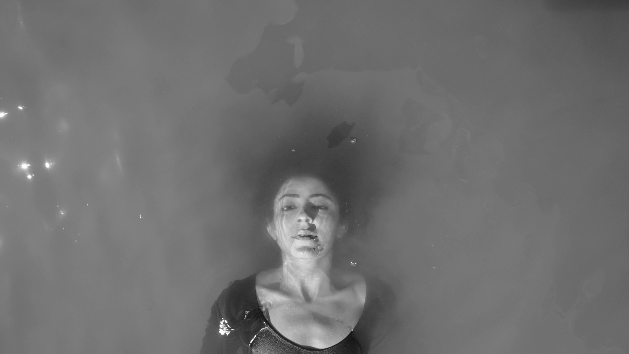 Shirin Neshat, Sarah, 2016, still da video. Courtesy l’artista & Gladstone Gallery, New York Brussels © Shirin Neshat