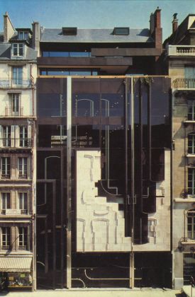 Vittorio Mazzucconi, Edificio al 22 di Avenue Matignon, Parigi, 1975
