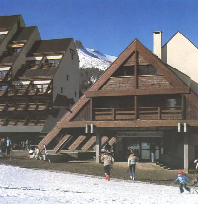 Vittorio Mazzucconi, Edificio est e nord, Village du Haut Lioran, Lioran, 1980
