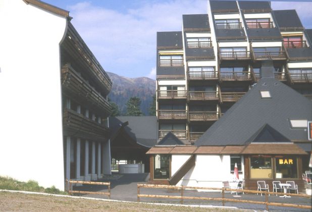 Vittorio Mazzucconi, Edificio ovest e nord e Bar, Village du Haut Lioran, Lioran, 1980