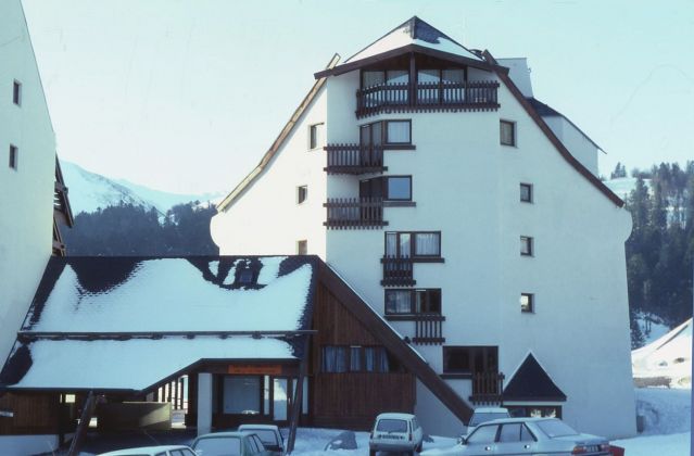 Vittorio Mazzucconi, Edificio ovest fianco nord, Village du Haut Lioran, Lioran, 1980