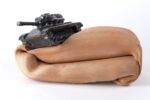 Alfonso Leoni, Carro armato, 1972 73, maiolica e terracotta, cm 21x42x20