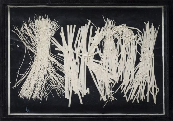 Alfonso Leoni, Senza titolo, 1964 65, collage di materiali cartacei a rilievo su cartoncino, cm 33,5x48,5