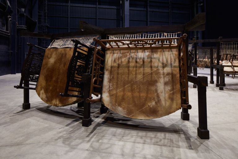 Chen Zhen, Jue Chang, Dancing Body – Drumming Mind (The Last Song), 2000, particolare. Installation view at Pirelli HangarBicocca, Milano 2020. Pinault Collection © ADAGP, Paris. Courtesy Pirelli HangarBicocca. Photo Agostino Osio