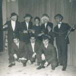 Carlo Quartucci (secondo in piedi da sx) durante le prove di “Aspettando Godot”, Roma 1959. Archivio privato Lucilla Silvani