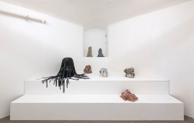 Caroline Achaintre. Permanente. Installation view at Fondazione Giuliani, Roma 2020. Photo Giorgio Benni