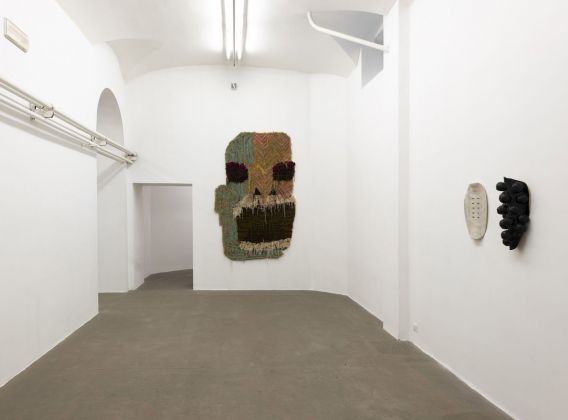 Caroline Achaintre. Permanente. Installation view at Fondazione Giuliani, Roma 2020. Photo Giorgio Benni
