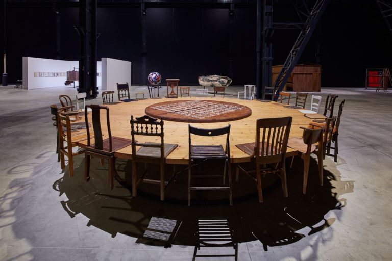 Chen Zhen, Round Table, 1995. Installation view at Pirelli HangarBicocca, Milano 2020 © ADAGP, Paris. Courtesy Pirelli HangarBicocca. Photo Agostino Osio