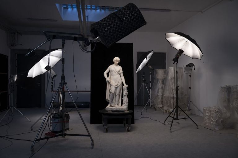 Collezione Torlonia, stage fotografico per la statua di Baccante © Fondazione Torlonia. Photo Lorenzo De Masi