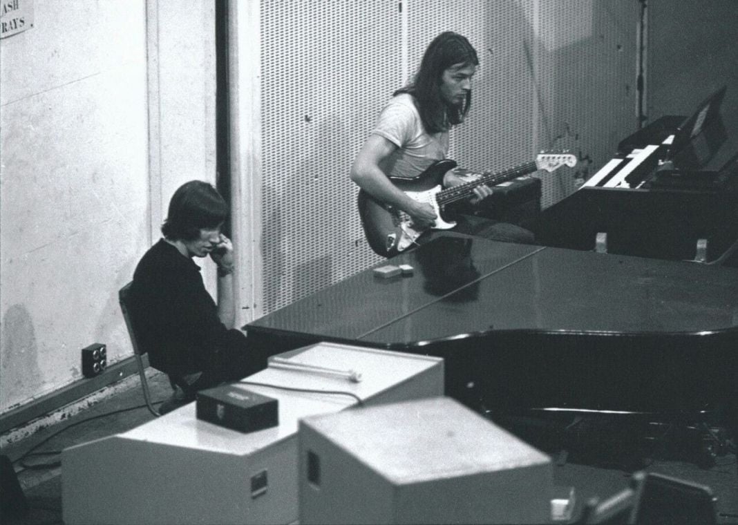 Da sinistra, Roger Waters e David Gilmour durante le registrazioni dell’album “Atom Hearth Mother”, Londra, ottobre 1970. Photo Richard Stanley