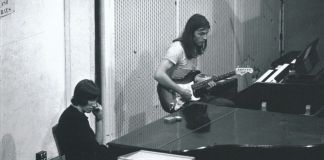 Da sinistra, Roger Waters e David Gilmour durante le registrazioni dell’album “Atom Hearth Mother”, Londra, ottobre 1970. Photo Richard Stanley