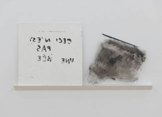 Emanuele Becheri, Ceci n'est pas une idée, 2013, tecnica mista su vetro, cartone pressato, inchiostro tipografico, 105x50 cm