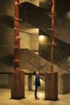 Giuseppe Penone, Tree of 12 Metres, 1980-82, installation view at Hayward Gallery, Londra 2020 © ADAGP, Paris & DACS, London 2020. Courtesy of Hayward Gallery. Photo Linda Nylind