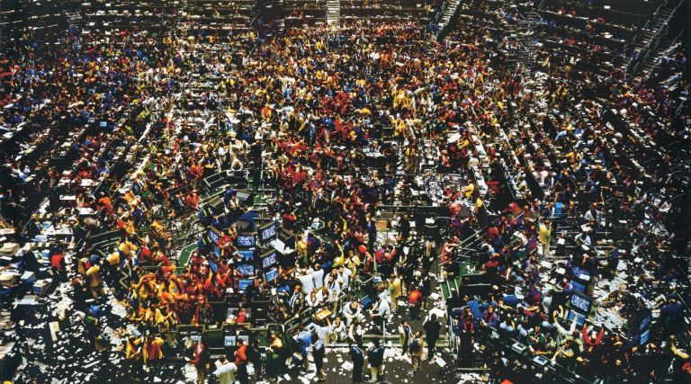 Giovanna Brambilla ‒ Inferni. Parole e immagini di un’umanità al confine (EDB, Bologna 2020). Andreas Gursky