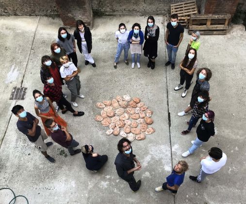 Hilario Isola con gli studenti del Liceo Artistico Pinot Gallizio di Alba, 2020