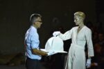 Tilda Swinton e Olivier Saillard performance The Impossible Wardrobe Parigi Palais de Tokyo ph credit Piero Biason