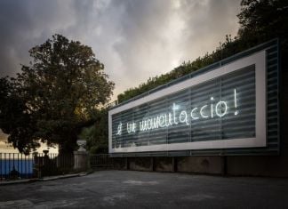 Lia Cecchin, Una città cancella, l'altra scrive, 2020. Parco di Villa Croce, Genova. Photo Andrea Bosio