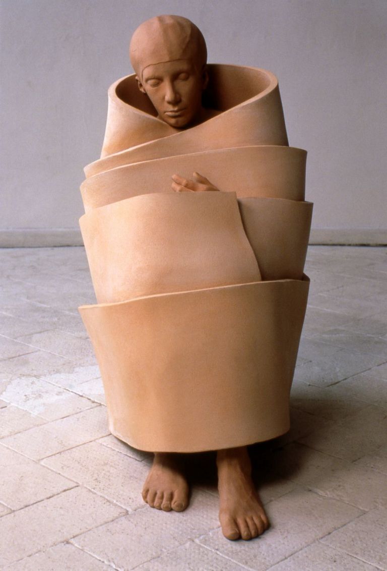 Liliana Moro, Giovanna e la luna, 1996, terracotta. Collezione privata. Photo Roberto Marossi