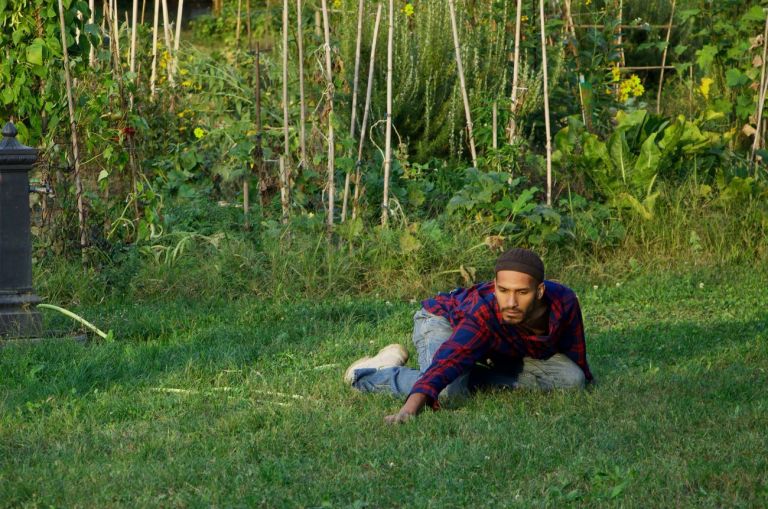 Lobo, La natura è umana, 2020, performance interattiva. Courtesy of Sebastian Mendieta e Pan Feier