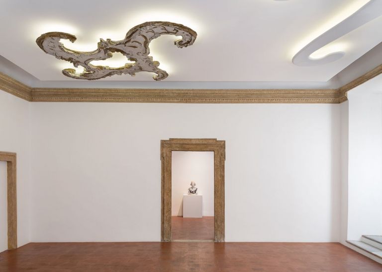 Lucio Fontana/Osvaldo Borsani. Installation view at Galleria Mattia De Luca, Roma 2020. Photo credit Daniele Molajoli. Courtesy Galleria Mattia De Luca