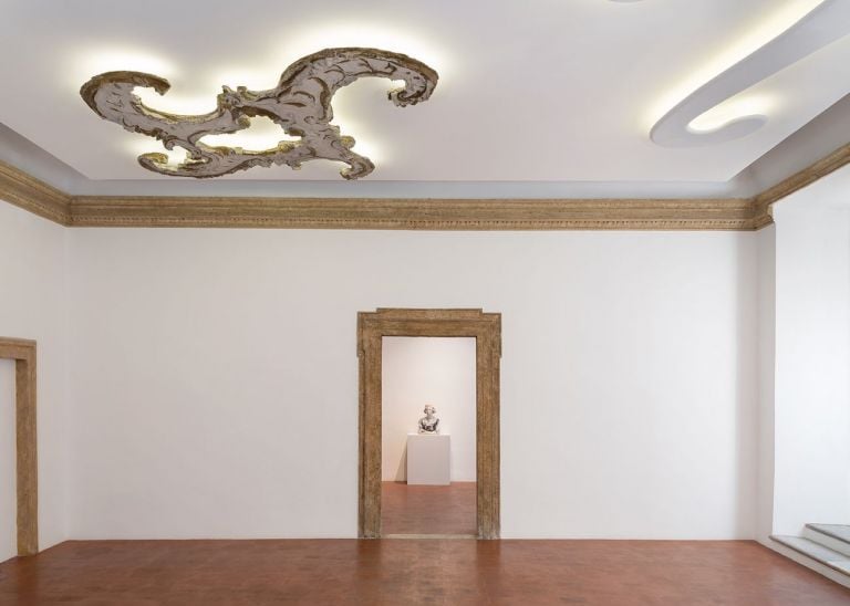 Lucio Fontana/Osvaldo Borsani. Installation view at Galleria Mattia De Luca, Roma 2020. Photo credit Daniele Molajoli. Courtesy Galleria Mattia De Luca