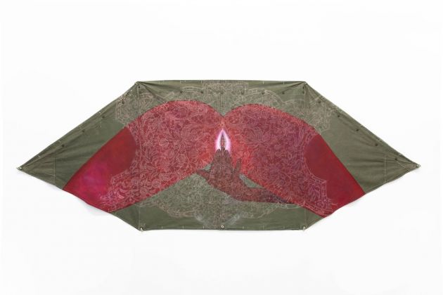 Michela Martello, Inner Authority, 2019, acrilico, gessetto su tenda militare americana vintage, cm 140x376. Courtesy Galleria Giovanni Bonelli