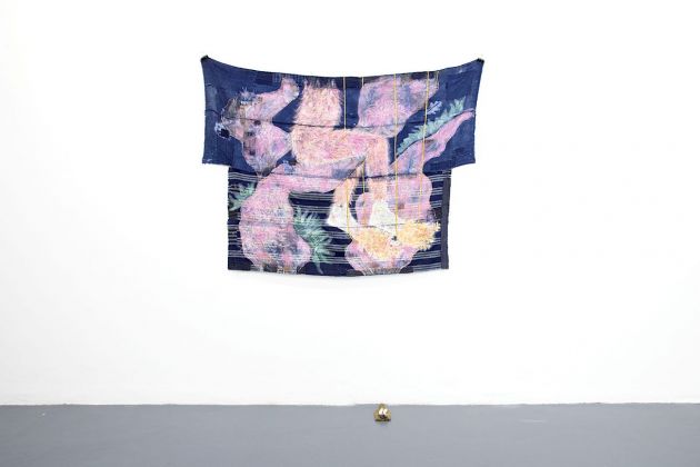 Michela Martello, Not Linear Woods, 2020, acrilico e china su tessuto vintage indigo giapponese, cm 138x180. Courtesy Galleria Giovanni Bonelli