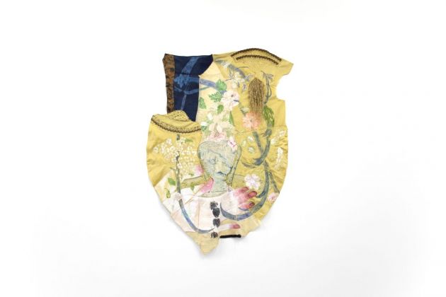 Michela Martello, The Lion's Gate, 2020, acrilico e ricamo su tessuto di seta vintage e seta giapponese, cm 174x124. Courtesy Galleria Giovanni Bonelli