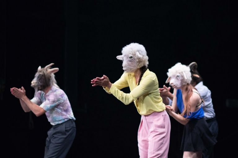 Michele Abbondanza e Antonella Bertoni, Hyenas. Photo Sarah Melchiori. Courtesy Festival Opera Prima, Rovigo 2020