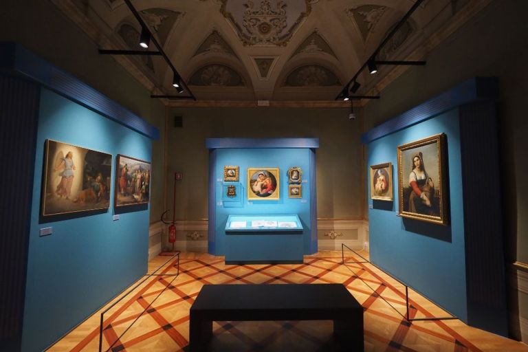 Raffaello in Umbria e la sua eredità in Accademia. Installation view at Palazzo Baldeschi, Perugia 2020