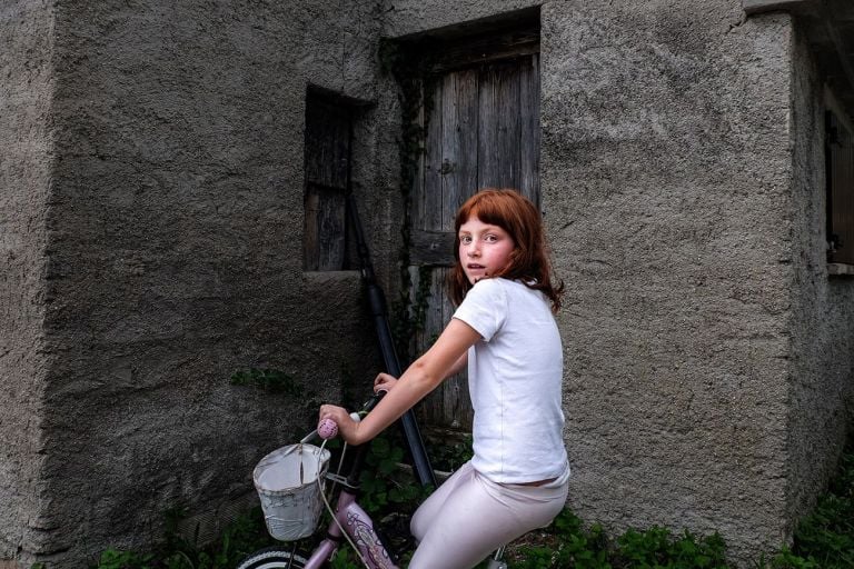 Sara Casna, Alice, 2020, parte del progetto fotografico collettivo PandemicA. Racconto corale per immagini