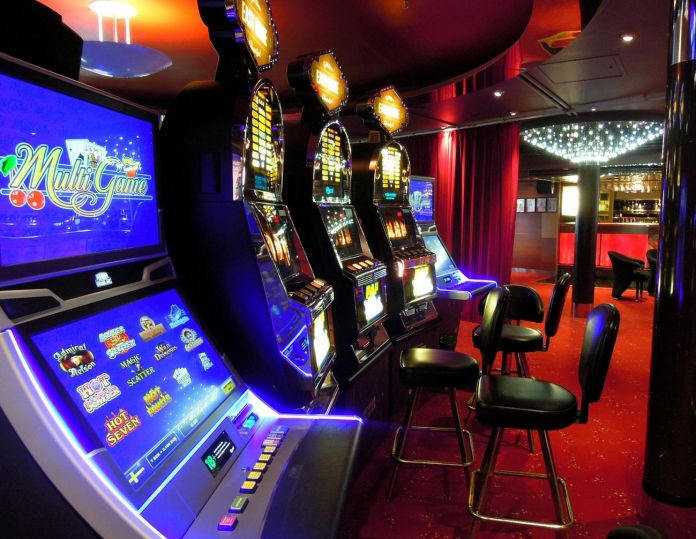 Slot machine in un casinò. Photo Mayya666 via pixabay.com