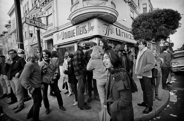 Uno scorcio di Haight Ashbury a San Francisco nel 1967 © Jim Marshall Photography